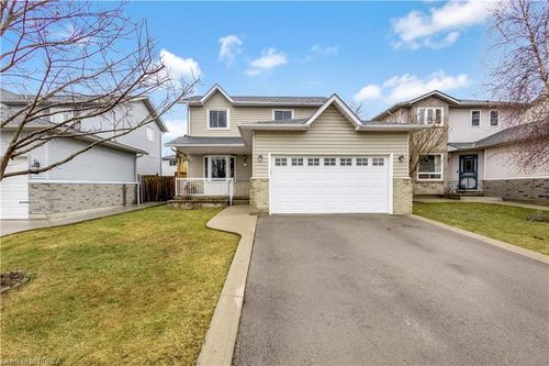 17 Burnside St, Caledonia, ON, N3W2K4 | Card Image