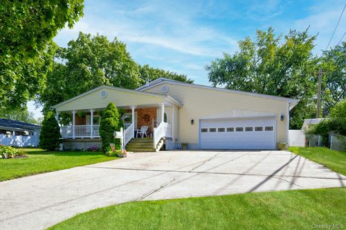 4 E Hill Dr, Smithtown, NY, 11787-2009 | Card Image