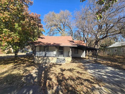 902 E 6th Ave, Winfield, KS, 67156-3004 | Card Image