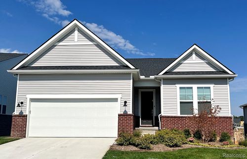 4137 Dogwood Dr, Milford, MI, 48381-4811 | Card Image