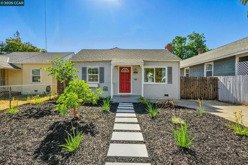 3832 33rd St, Sacramento, CA, 95820-1218 | Card Image