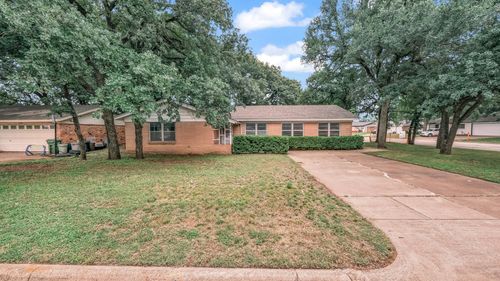 100 Oakhurst Dr, Hurst, TX, 76053-4026 | Card Image