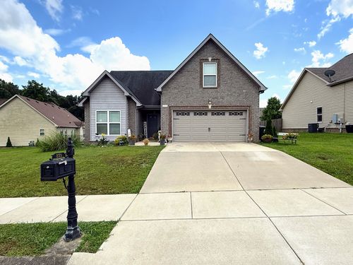 215 E Winterberry Trl, White House, TN, 37188-4102 | Card Image