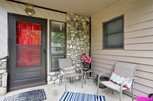 15 Hastings Dr, Ridge, NY, 11961-1729 | Card Image