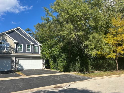 327 E Tall Oaks Ln, Itasca, IL, 60143-2863 | Card Image