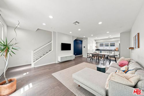 3-2928 Rowena Ave, Los Angeles, CA, 90039-2189 | Card Image