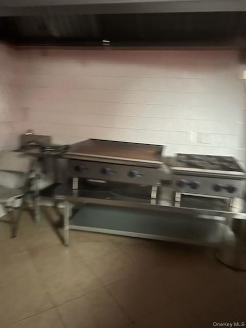 97 Levittown Pkwy, Hicksville, NY, 11801-4464 | Card Image