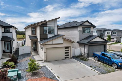 93 Memorial Pky, Red Deer County, AB, T4E3C5 | Card Image