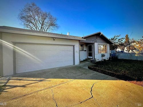 372 S Lenore Ave, Willits, CA, 95490-4004 | Card Image