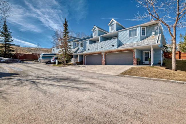 90 Valley Ridge Heights Nw, Home with 2 bedrooms, 3 bathrooms and 4 parking in Calgary AB | Image 25