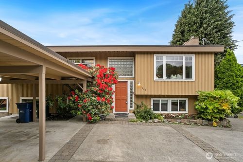 1623 2nd St, Kirkland, WA, 98033-4910 | Card Image