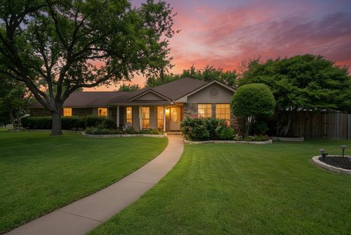 815 Kathrine Ct, Cedar Hill, TX, 75104-1705 | Card Image