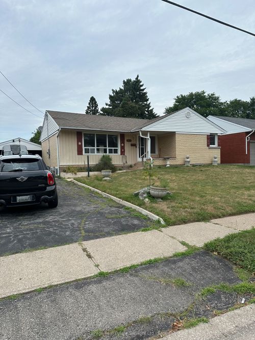 5971 Scott St, Niagara Falls, ON, L2E3B3 | Card Image