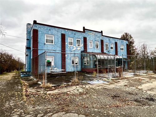 697 Vanderbilt Rd, Connellsville, PA, 15425-6217 | Card Image