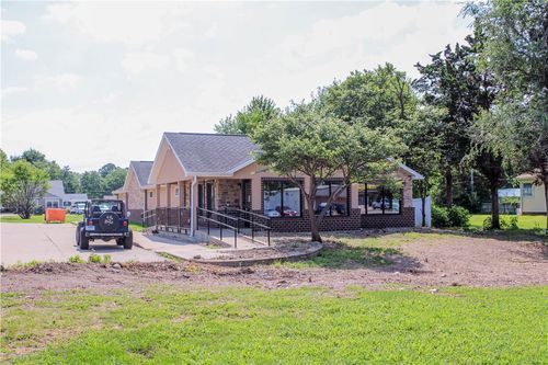 1915 18th St, Charleston, IL, 61920-3612 | Card Image