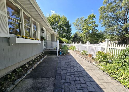 30 Elizabeth Way, Ridge, NY, 11961-2968 | Card Image