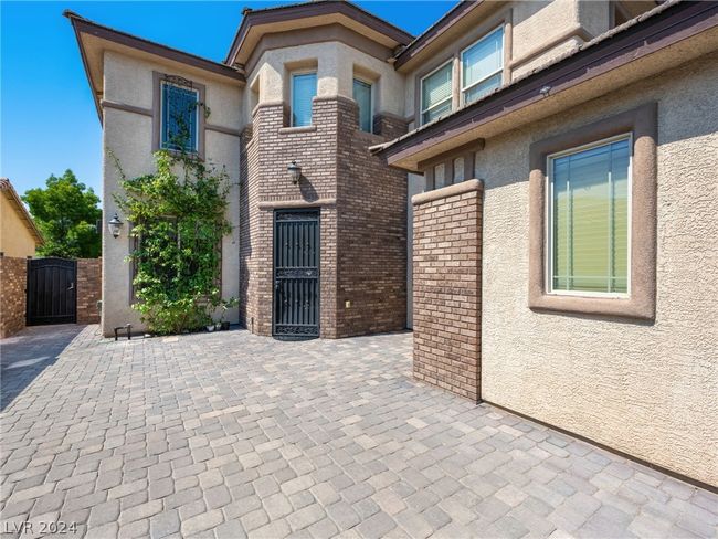 9335 Brownstone Ledge Ave, House other with 4 bedrooms, 3 bathrooms and null parking in Las Vegas NV | Image 6