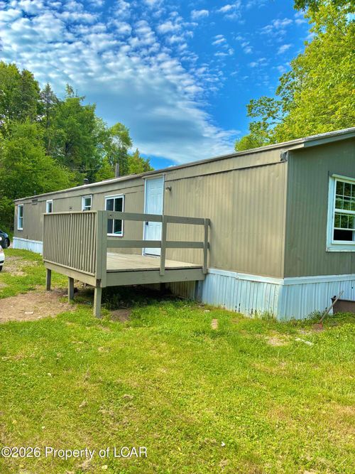 45 Country Pines Est, Dallas, PA, 18612-9732 | Card Image