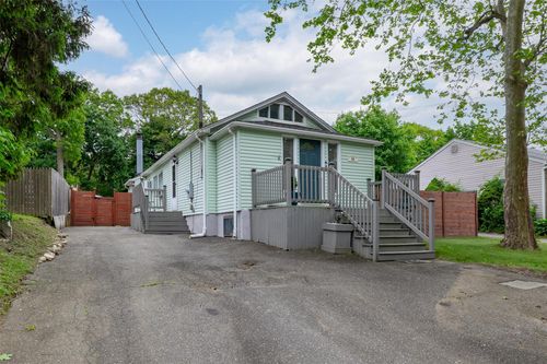 68 Ridgewood Ave, Selden, NY, 11784-3528 | Card Image
