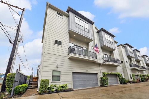 1044 W 15th 1/2 St, Houston, TX, 77008-3416 | Card Image