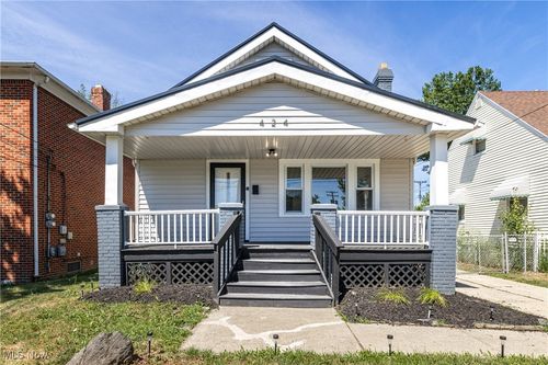 424 E 200th St, Euclid, OH, 44119-1564 | Card Image