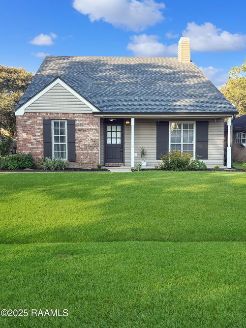 820 Rosedown Ln, Lafayette, LA, 70503-5943 | Card Image