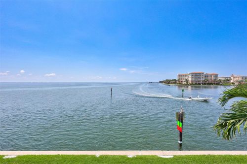 apt-d-5266 Beach Dr Se, ST PETERSBURG, FL, 33705-4883 | Card Image