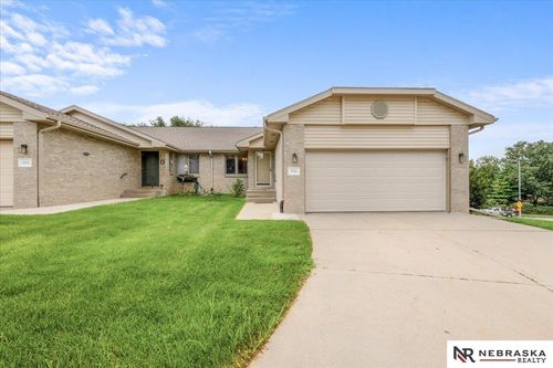 8041 Arrow Ridge Rd, Lincoln, NE, 68506-6907 | Card Image
