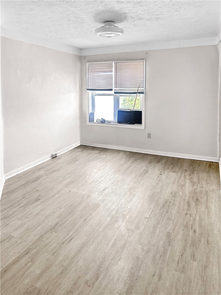 Residential Lease in Mt Washington 5