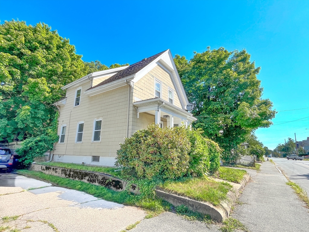 Menlo St, Brockton, MA 02301