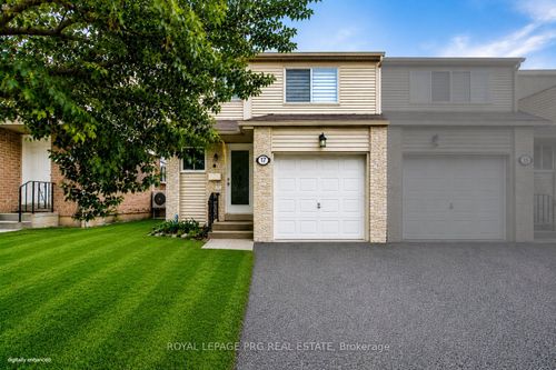 17 New Port Way, Thornhill, ON, L3T5G3 | Card Image