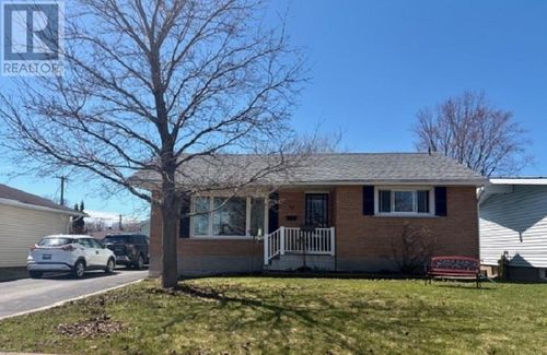 17 Cartier St, Sault Ste. Marie, ON, P6B3K1 | Card Image