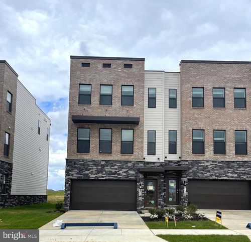 871 Amity St, FREDERICK, MD, 21701-3564 | Card Image
