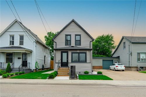 4471 1st Ave, Niagara Falls, ON, L2E4G1 | Card Image