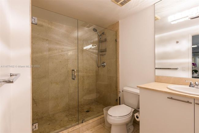 APT-603 - 17555 Atlantic Blvd, Condo with 2 bedrooms, 2 bathrooms and null parking in Sunny Isles Beach FL | Image 21