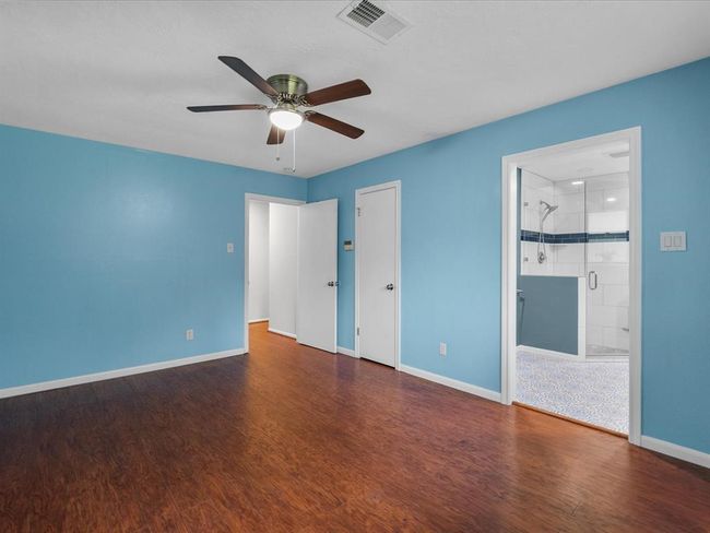 extra large closets in this room | Image 18