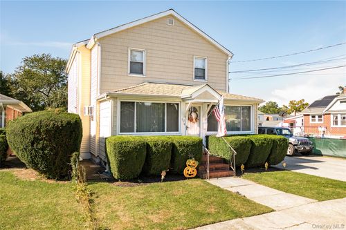 32 Nostrand St, Farmingdale, NY, 11735-4231 | Card Image