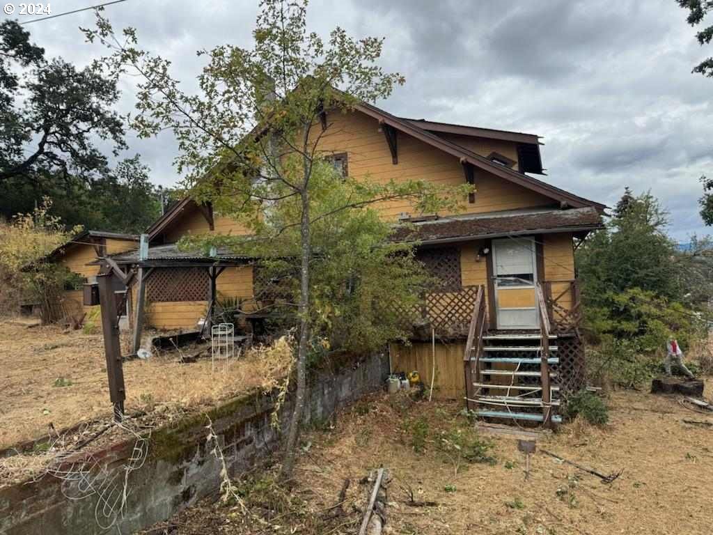 Douglas Ave, Roseburg, OR 97470