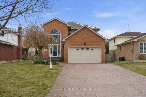 12 Sumner Cres, Grimsby, ON, L3M5E2 | Card Image