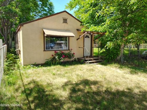 204 Avenue F, Grandview, WA, 98930-1240 | Card Image