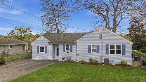 23 Pine St, Swansea, MA, 02777-2003 | Card Image