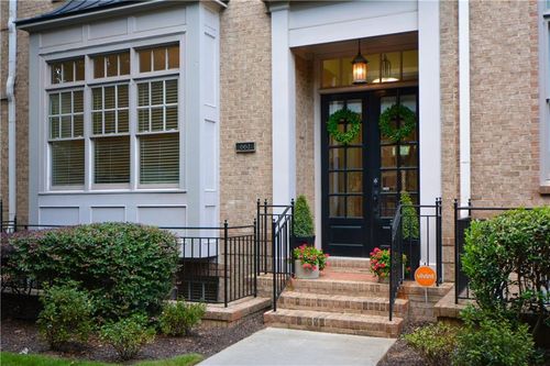 661 Lockton Pl, Sandy Springs, GA, 30342-5044 | Card Image