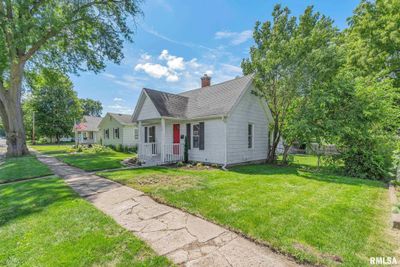 3020 Dubuque Street, House other with 2 bedrooms, 1 bathrooms and null parking in Davenport IA | Image 3