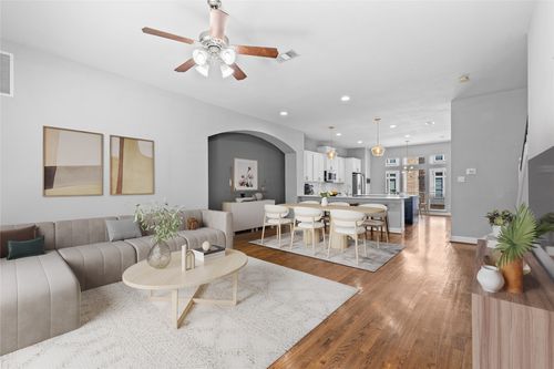 907 City Side Ln, Dallas, TX, 75201-8470 | Card Image