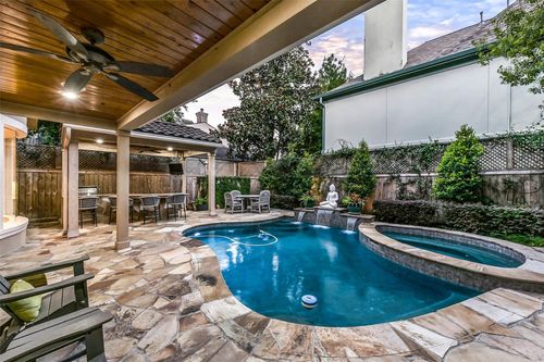 e-52 Briar Hollow Ln, Houston, TX, 77027-9314 | Card Image