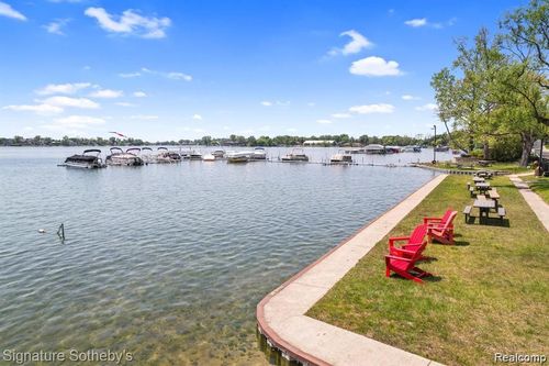 2372 Pine Lake Rd, West Bloomfield, MI, 48324-1931 | Card Image