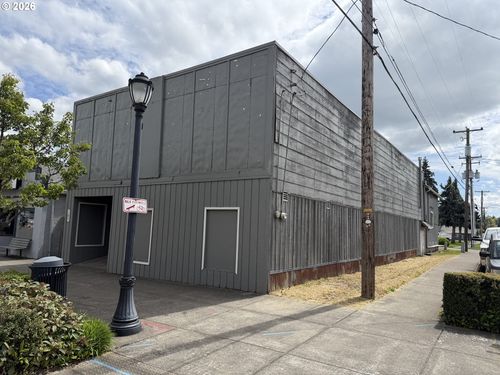 187 W Oregon Ave, Creswell, OR, 97426-9256 | Card Image