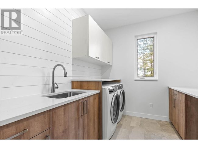 17 - 3100 Kicking Horse Dr, House other with 7 bedrooms, 6 bathrooms and 7 parking in Kamloops BC | Image 14