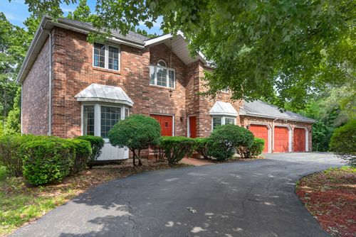 570 N Ellsworth Ave, Addison, IL, 60101-2917 | Card Image