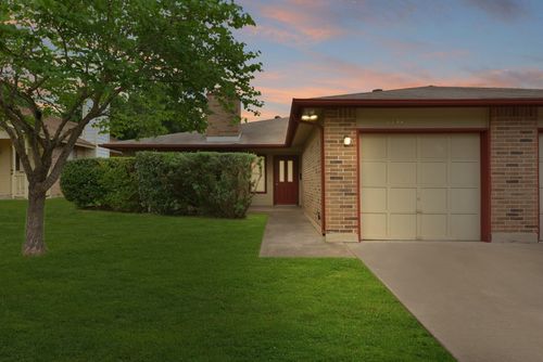 2104 Courtney St, Austin, TX, 78745-5298 | Card Image